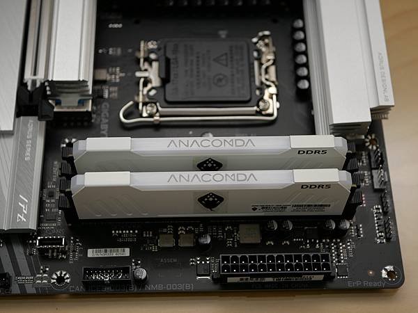 [開箱] 白色東方沙蟒 ANACOMDA ET DDR5 7