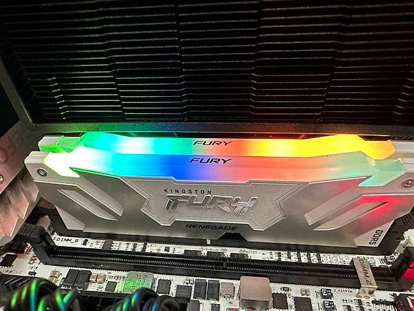 開箱 Kingston FURY™ Renegade DDR