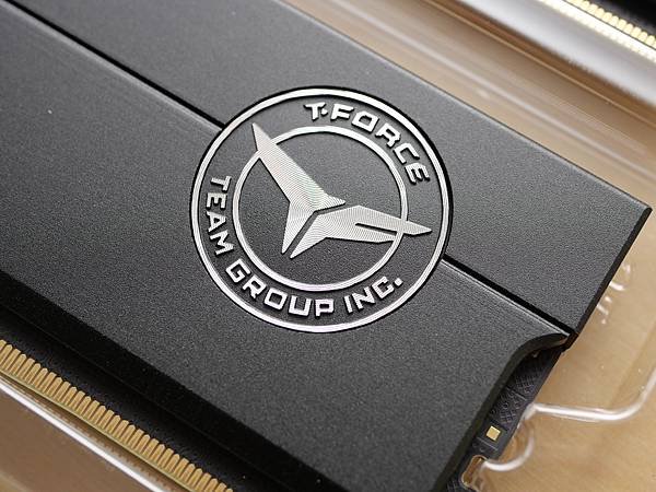 超頻專屬 T-FORCE XTREEM DDR5 玄武岩質感