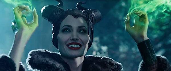 Maleficent-Official-Trailer-5