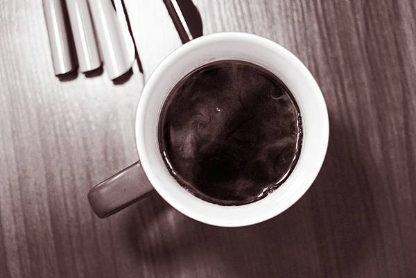 2015-05-Life-of-Pix-free-stock-photos-coffee-black-mug-table-szolkin