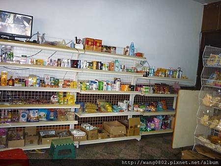 店內陳列食品的一.JPG