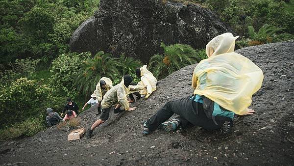 屏東大尖山前石頭平台.jpg