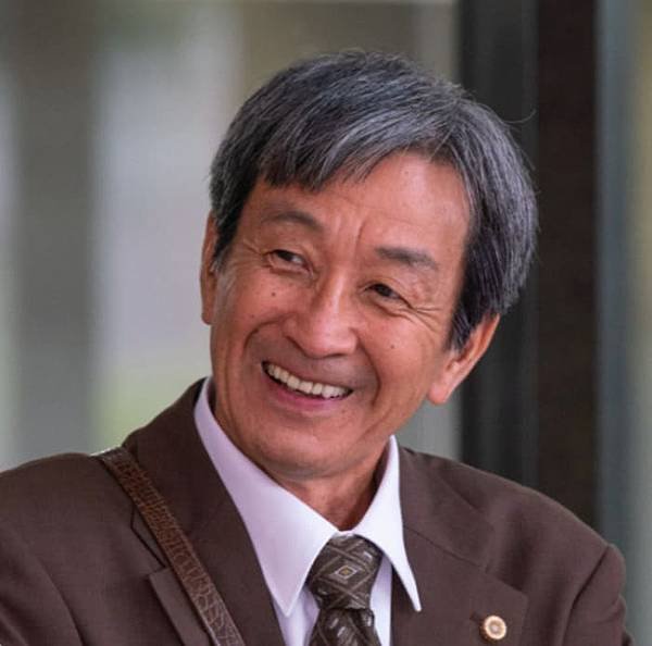 佐戶井賢太.jpg