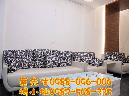 客廳 (1).jpg