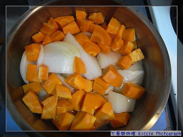 依食材份量，選擇適合大小鍋子.jpg