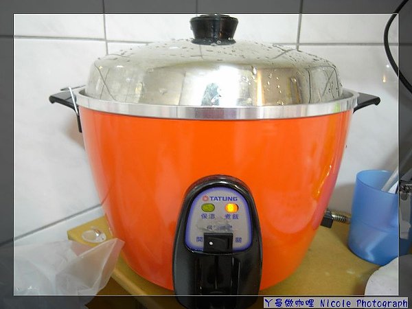 按下開關，開始悶煮中。.jpg