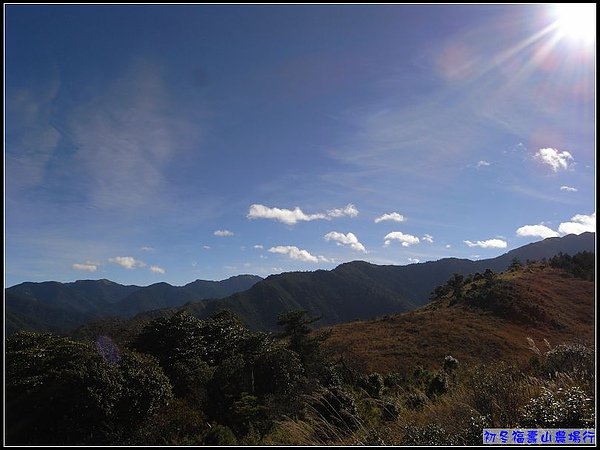 與陽光反差的山岳...水啦.jpg