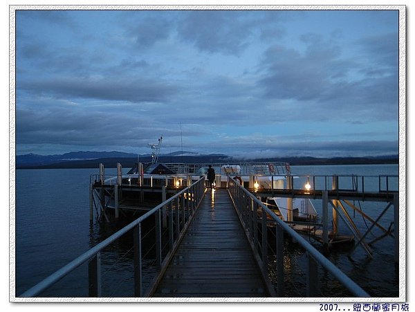 蒂阿瑙--蒂阿瑙螢火蟲洞(Te Anau Glowworm Caves)探險行.jpg