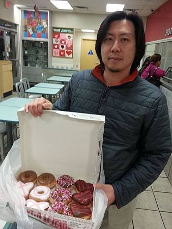 Krispy Cream-Valentine&apos;s day special