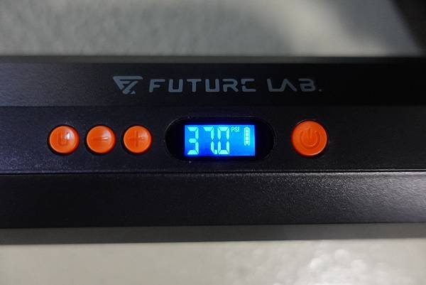 [開箱] 無線蓄能充氣機 打氣機@FUTURE LAB 未來