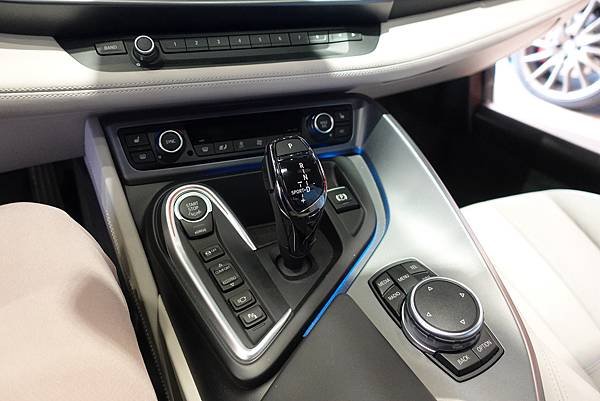 [賞車] BMW i8 eDrive科技經典雙門跑車@汎卡國