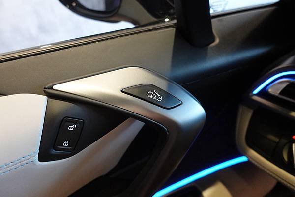 [賞車] BMW i8 eDrive科技經典雙門跑車@汎卡國