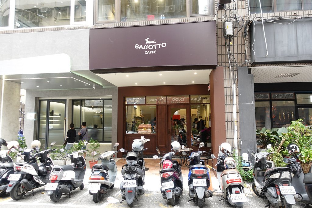 [高雄.苓雅] 巴索托咖啡館 Bassotto Caffè.