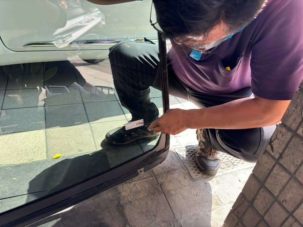 [維修] 汽車前擋玻璃更換@台南仁友汽車玻璃商行