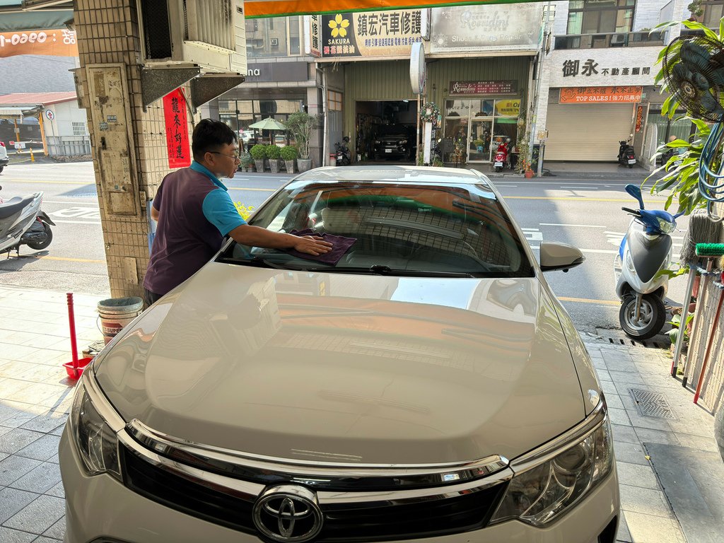 [維修] 汽車前擋玻璃更換@台南仁友汽車玻璃商行