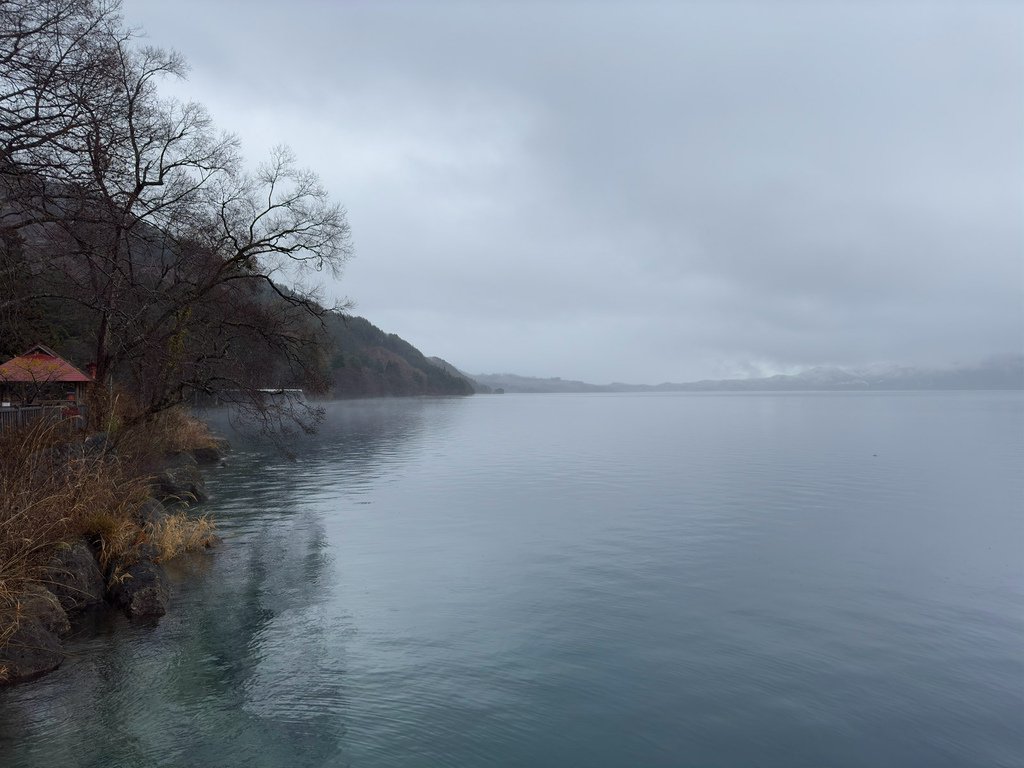 [日本.秋田] 田澤湖.散發琉璃靛藍色的日本第一深湖泊