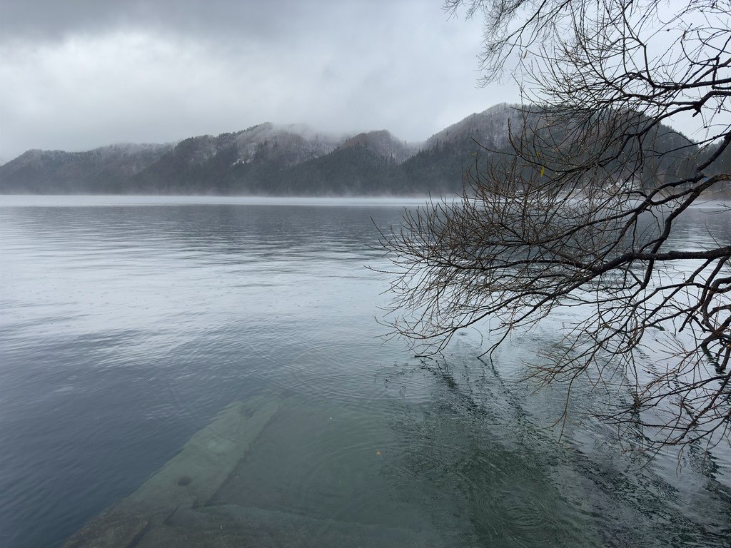 [日本.秋田] 田澤湖.散發琉璃靛藍色的日本第一深湖泊