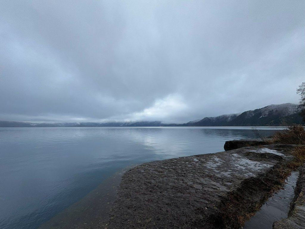 [日本.秋田] 田澤湖.散發琉璃靛藍色的日本第一深湖泊
