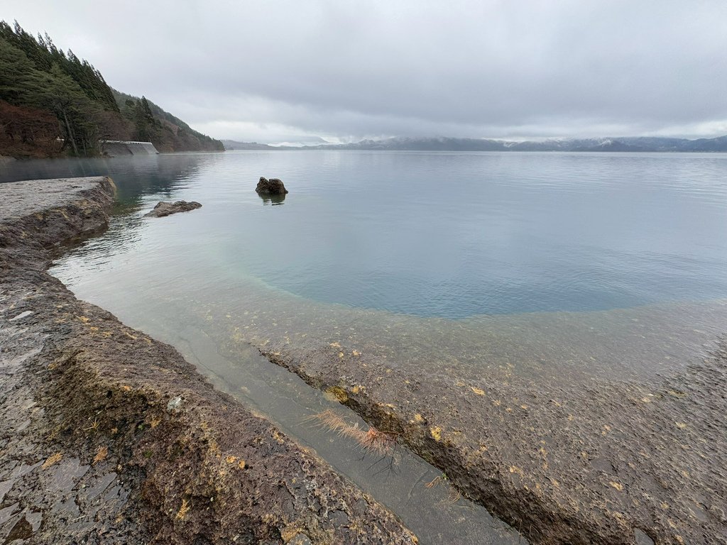 [日本.秋田] 田澤湖.散發琉璃靛藍色的日本第一深湖泊