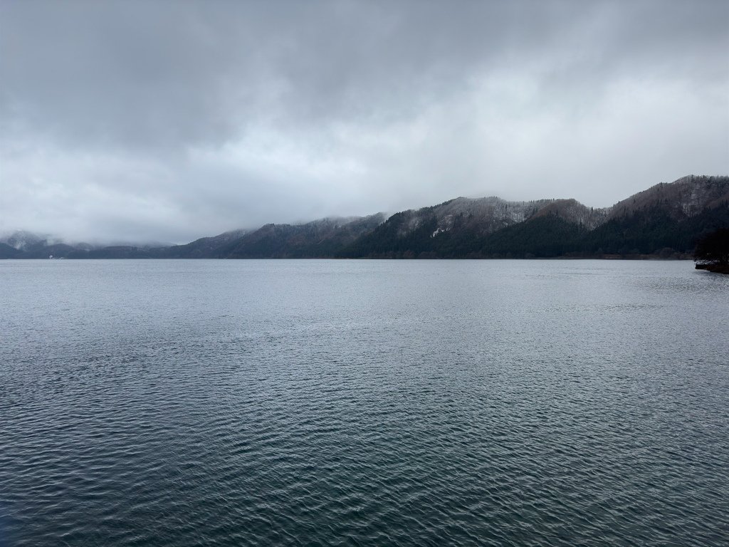 [日本.秋田] 田澤湖.散發琉璃靛藍色的日本第一深湖泊