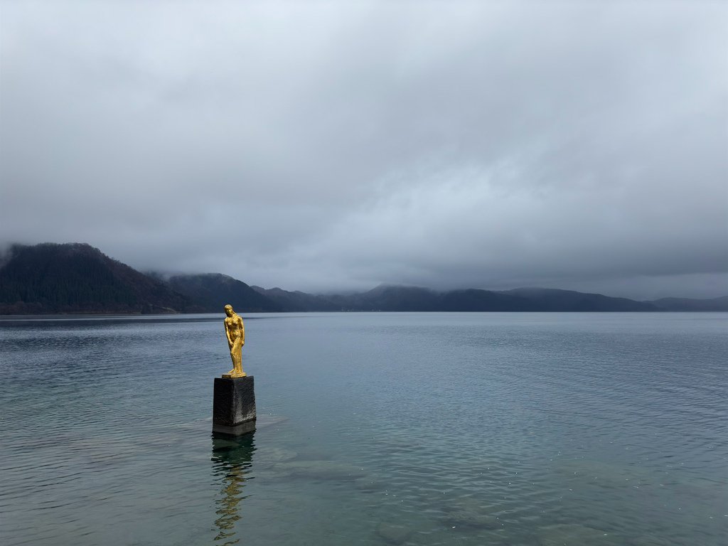 [日本.秋田] 田澤湖.散發琉璃靛藍色的日本第一深湖泊