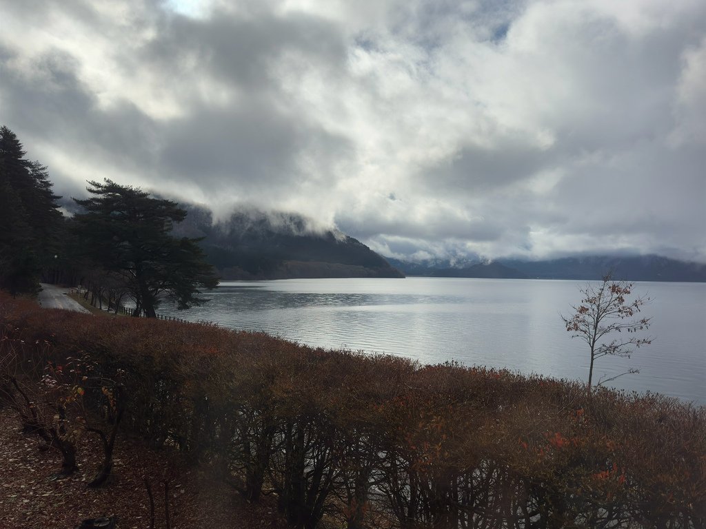 [日本.秋田] 田澤湖.散發琉璃靛藍色的日本第一深湖泊