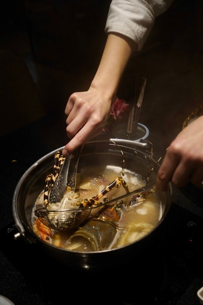 竹苑shabu東區美食-龍蝦頭熬煮.jpg