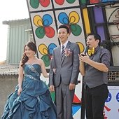 0111高雄婚宴主持+魔術汽球表演+川劇變臉+人入大氣球 (6).JPG