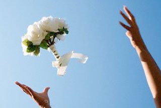 instead-of-tossing-the-wedding-bouquet