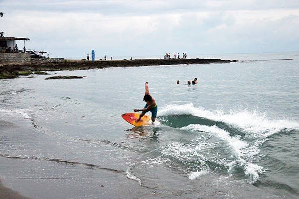 海灘 衝浪 San Fernando Beach surfing .JPG