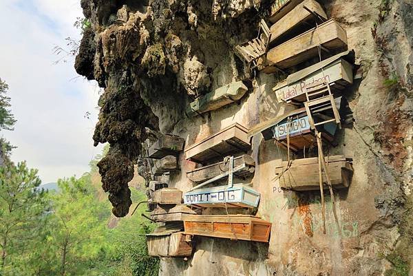 Hanging Coffins  懸棺.jpg