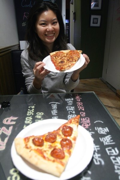 pizza上桌.JPG