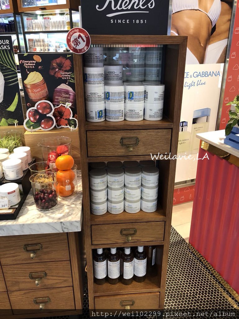 洛杉磯LAX機場｜免稅商店KIEHL%5CS 全店展示櫃有賣的商品導覽 (3)Weilavie,LA.jpg