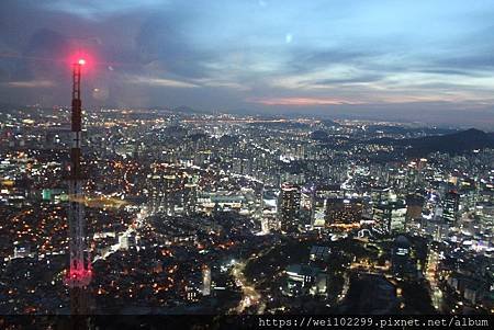 首爾景點·最浪漫必去夜景｜登上首爾至高點·南山公園賞櫻花與首爾塔交通與票價·鎖上你們的愛情💓鎖頭 (22).jpg