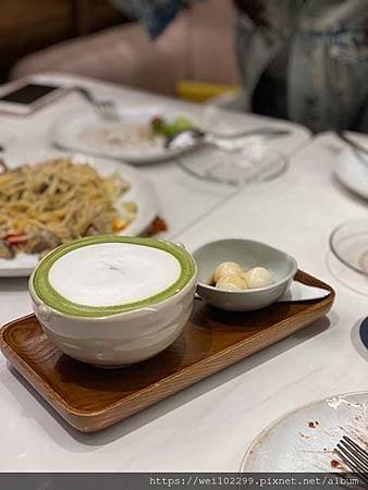 台北轉運站京站美食推薦2019｜粉紅色夢幻網美排隊餐廳：微兜Café Bistro（義大利麵:必吃麻糬融岩奶油鬆餅:比薩:甜點）1.jpg