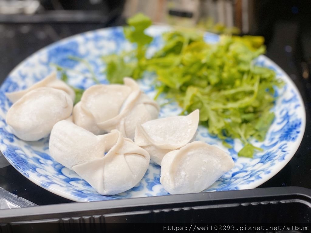 脆皮煎餃作法・宵夜必吃推薦：水餃控必嘗鮮！宅配頂級食材手工「彩色餃皮水餃」・做煎餃、水煮、湯餃都好吃！夠味的麻辣鴨血口味新上市：心玥水餃5822.jpg