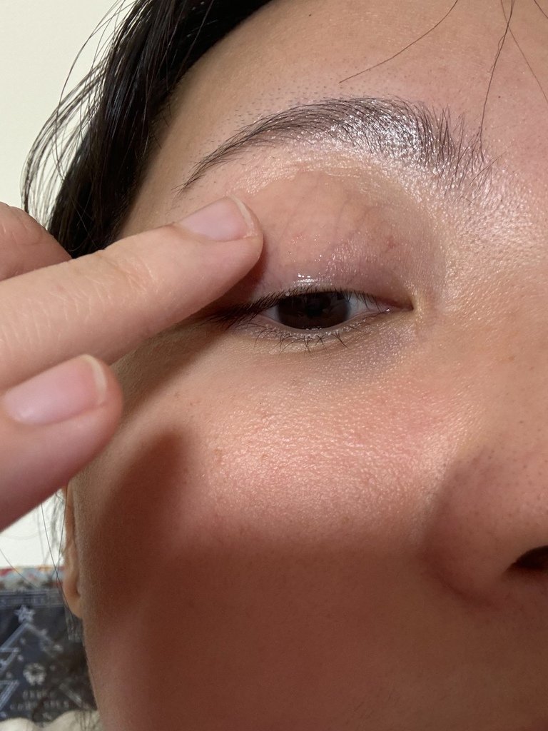 用眼過度上班族超需要！！舒晶亮舒緩乳｜擦的葉黃素