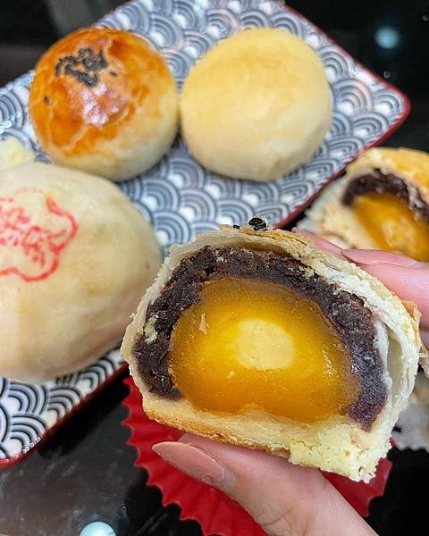 榮泉餅店蛋黃酥02.jpg