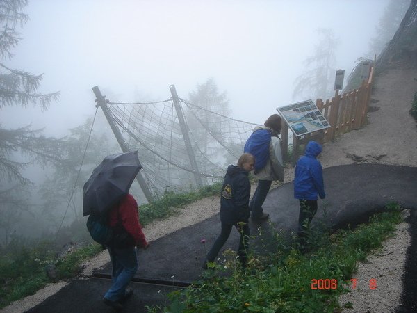 步行上山（冰洞）