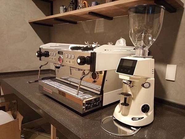 pb linea lamarzocco 高階半自動咖啡機 開店 咖啡廳