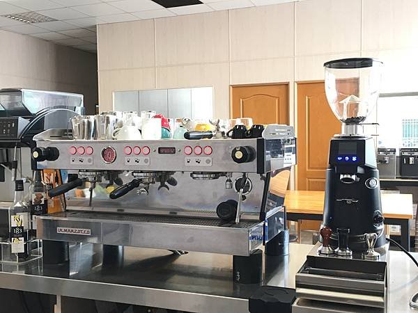 LaMarzocco Linea PB 三孔 台南啡事咖啡 半自動咖啡機.JPG