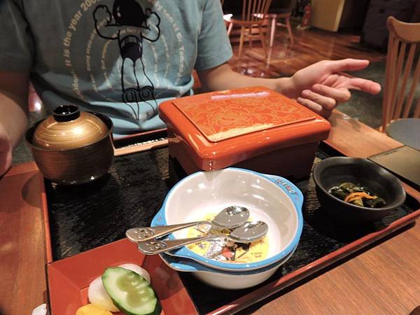 博多車站饅魚飯3