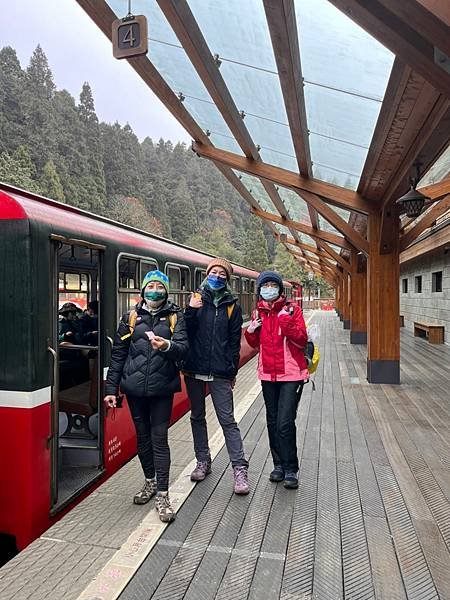 LINE_ALBUM_202311大塔山小百岳+眠月線前段_230103_0.jpg