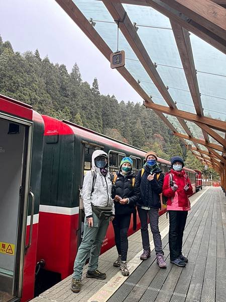LINE_ALBUM_202311大塔山小百岳+眠月線前段_230103_2.jpg