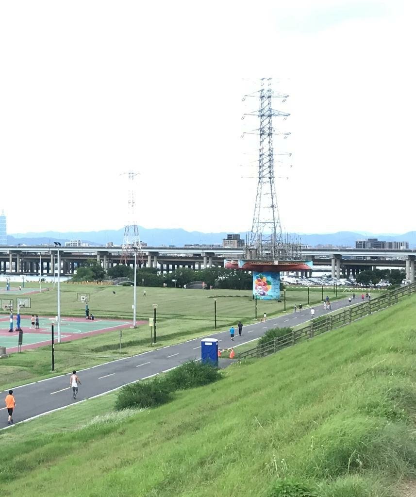 高速公路橋下河岸-1.jpeg