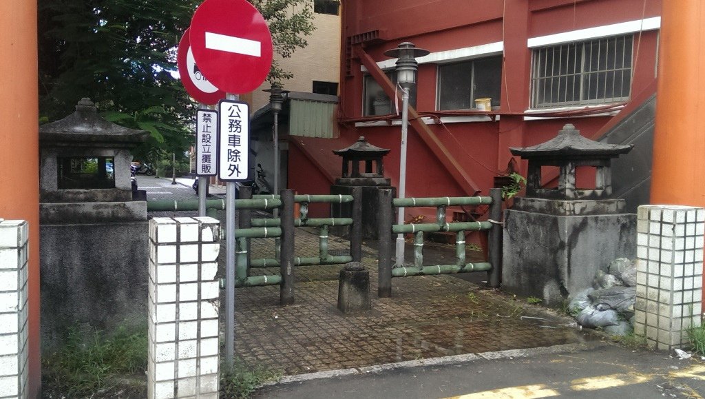 汐止神社神橋燈籠.jpg