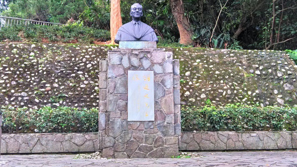 胡適公園9-胡適銅像.jpg
