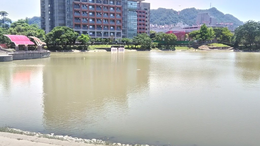 臺北大學-心湖1.jpg