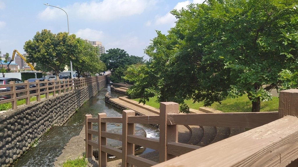 青埔兒十公園-水景區.jpg